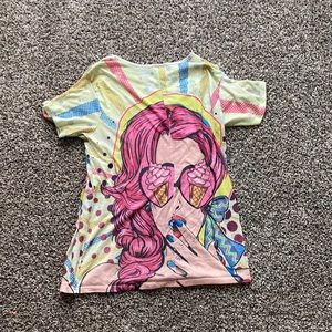 Color pop t-shirt.